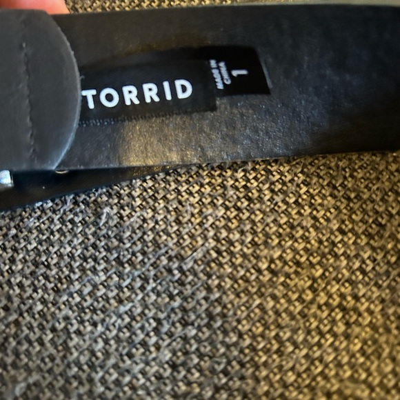 EUC Torrid Faux Leather Grommet Belt - Picture 4 of 5